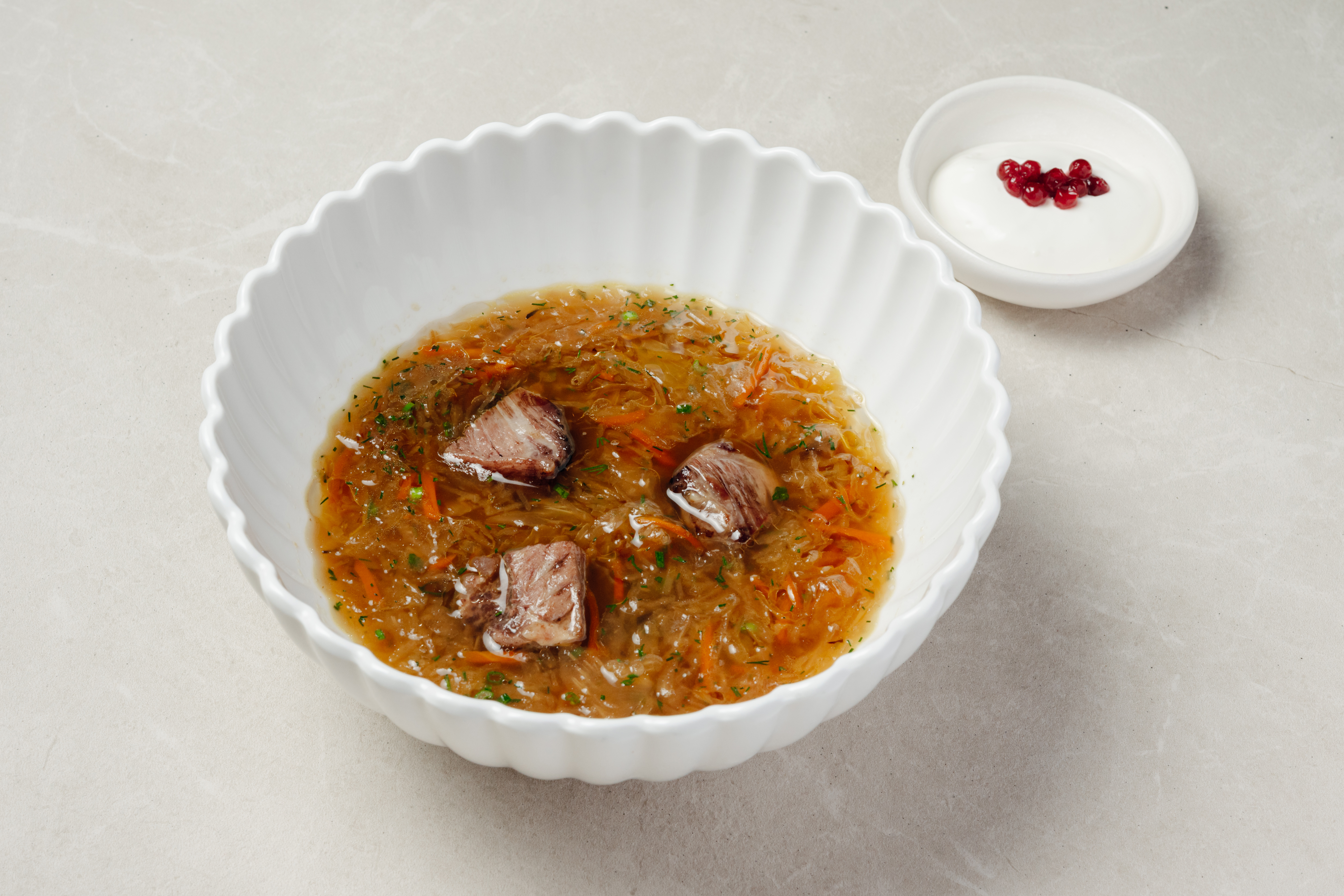 Щи из томленой кислой капусты с говяжьим ребром